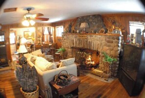 Smart TV, fireplace, video library, stereo