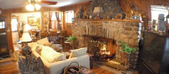 Log Cabin Adirondack Lodge on State Trail System That is âPET FRIENDLYâ