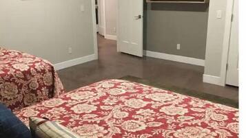 2 bedrooms, iron/ironing board, free WiFi, bed sheets