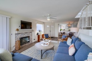TV, fireplace