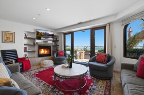 Smart TV y chimenea