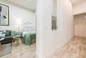 1 bedroom, bed sheets - Gallery apartment in the center (Madrid)