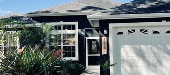 Cheerful 4 Bed, 3 Bath Home with Screened Pool