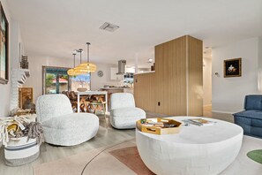 スマートテレビ、書斎 / ワークスペース