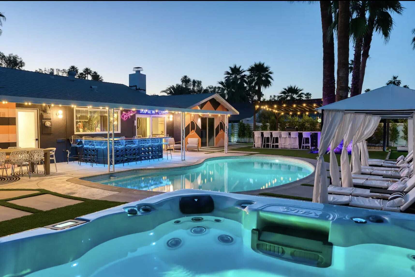The Blush - Pool. Spa, Speakeasy Bar, and Neons!