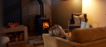 Cottage retreat in wooded secluded private grounds