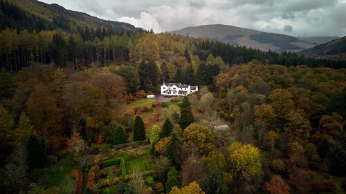 Cottage retreat in wooded secluded private grounds