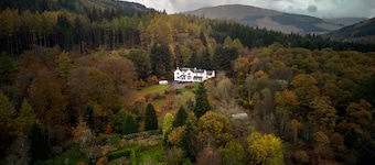 Cottage retreat in wooded secluded private grounds