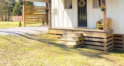 The Cottage, 2BR Farm Stay by Velvet Ditch Villas