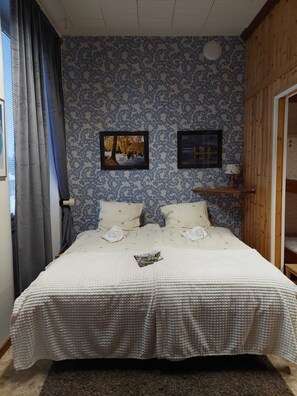 Family Room, Multiple Beds, Non Smoking, Shared Bathroom | Iron/ironing board, free cribs/infant beds, travel crib, free WiFi - Hotel Nederhögen Vildmarkscenter (Rätan)