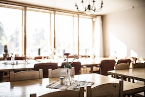 FrĂŒhstĂŒck, Mittagessen und Abendessen