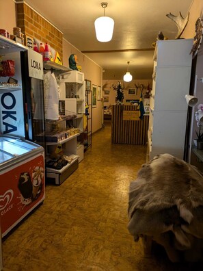 Check-in/check-out kiosk - Hotel Nederhögen Vildmarkscenter (Rätan)