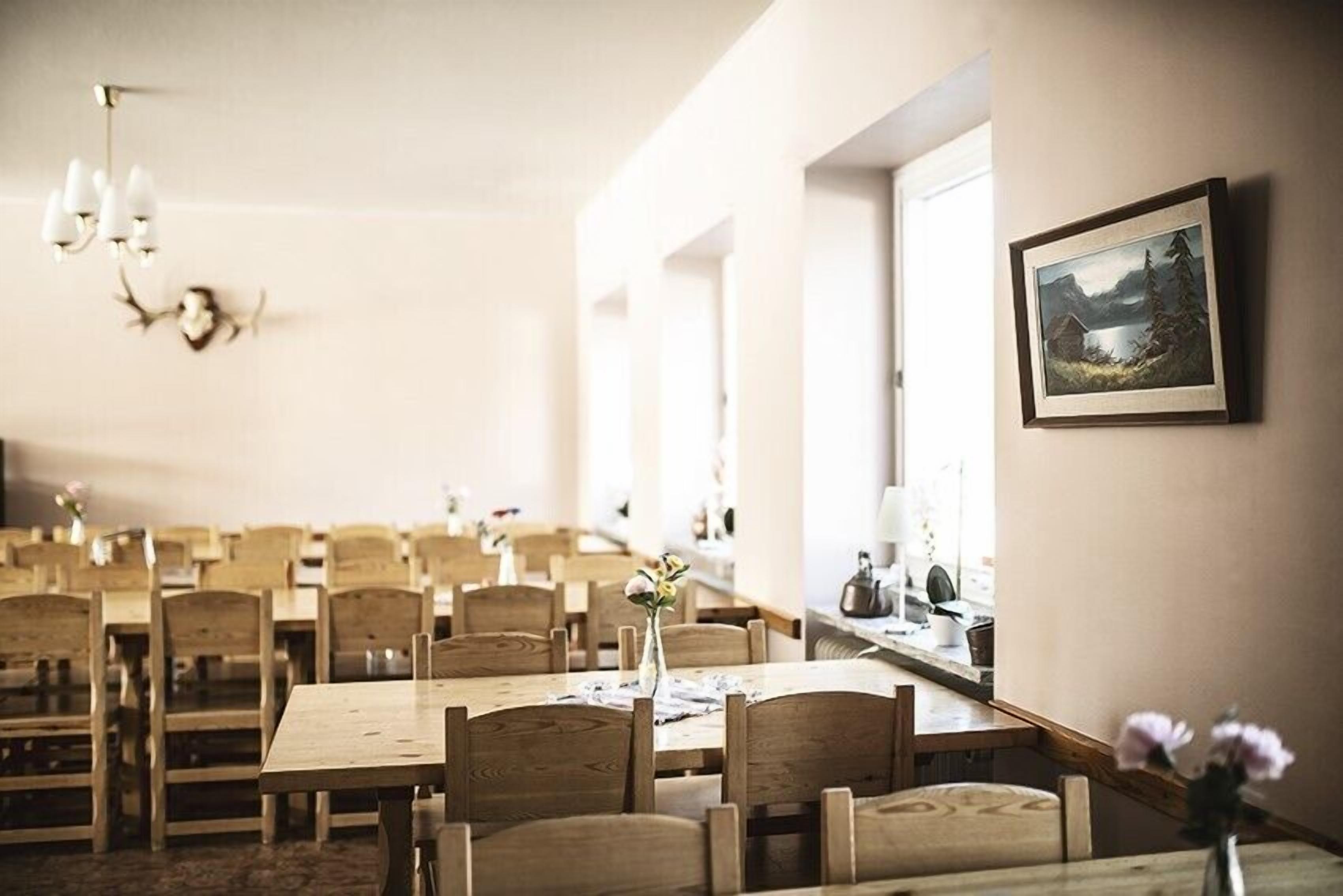 Frukost, lunch och middag serveras