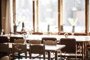 Breakfast, lunch and dinner served