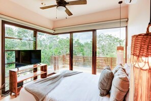 2 bedrooms, desk, iron/ironing board, WiFi