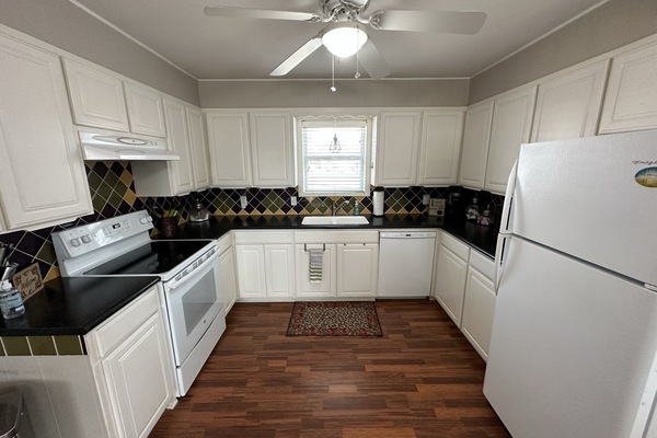 Refrigerador, microondas, horno, placa de cocina