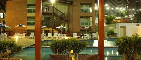 حمّام سباحة خارجي