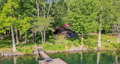 Lake Front Cabin with Private Dock, Hot tub and Fire Pit