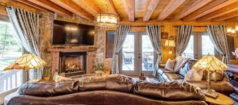 Lake Front Cabin with Private Dock, Hot tub and Fire Pit