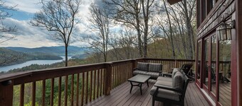 Moonshadow Stunning Lake View Cabin with Hot Tub, Fire Pit