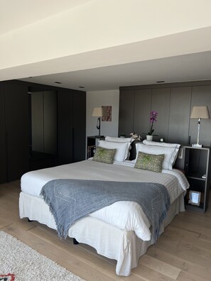 4 bedrooms, WiFi, bed sheets