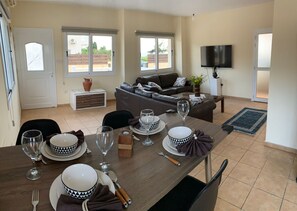 Dining - Sunset Villa in Ayia Thekla next to the sea (Ayia Thekla)