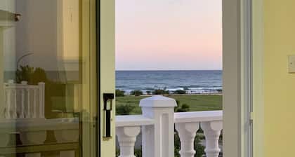Sunset Villa in Ayia Thekla next to the sea