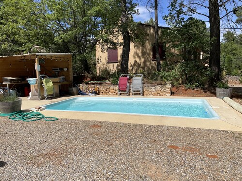 A quiet room between Ochre and Pines