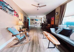 Smart TV, offices, computer monitors, printers - Beach-side home. lounge Pool, sleeps 8, walk to the beach! (Satellite Beach)