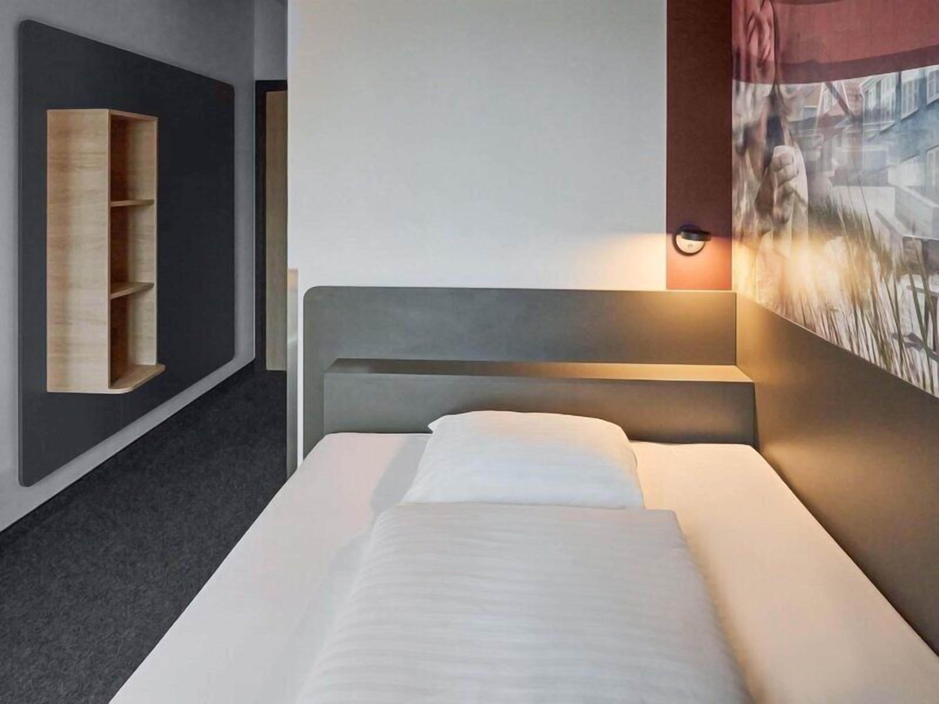 Single Room | Desk, laptop workspace, soundproofing, WiFi (free)