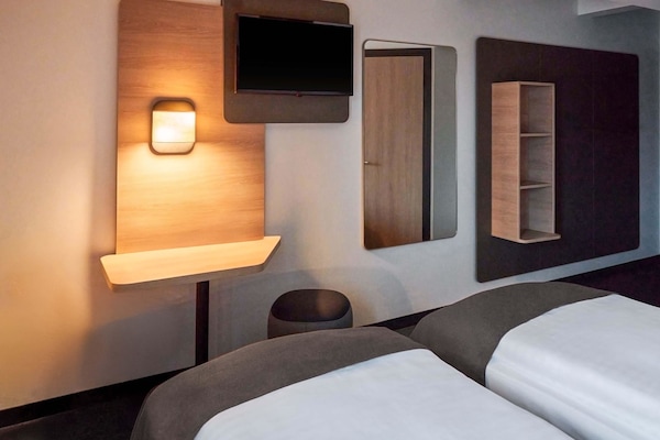 Standard Twin Room | Desk, laptop workspace, soundproofing, free WiFi