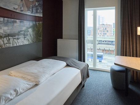 Desk, laptop workspace, free WiFi, bed sheets