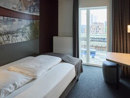 Single Room | Desk, laptop workspace, free WiFi, bed sheets