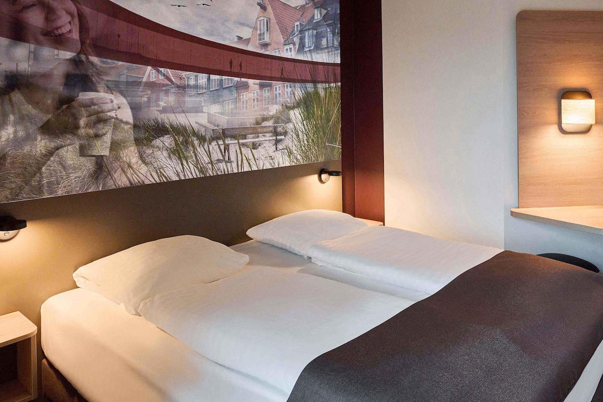 Double Room | Desk, laptop workspace, free WiFi, bed sheets