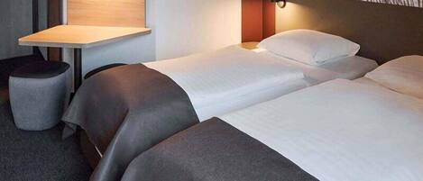 Standard Twin Room | Desk, laptop workspace, soundproofing, WiFi (free)