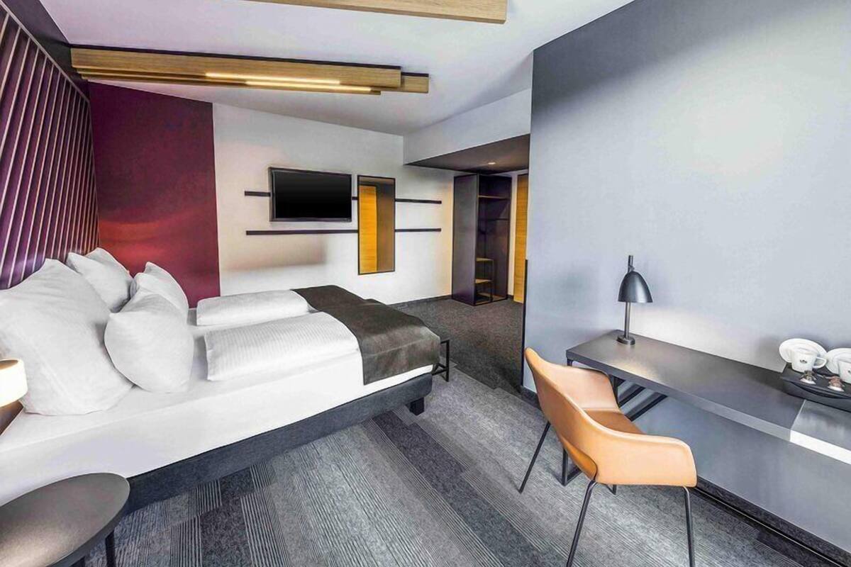 Habitación Premium doble | Escritorio y espacio para trabajar con un portátil