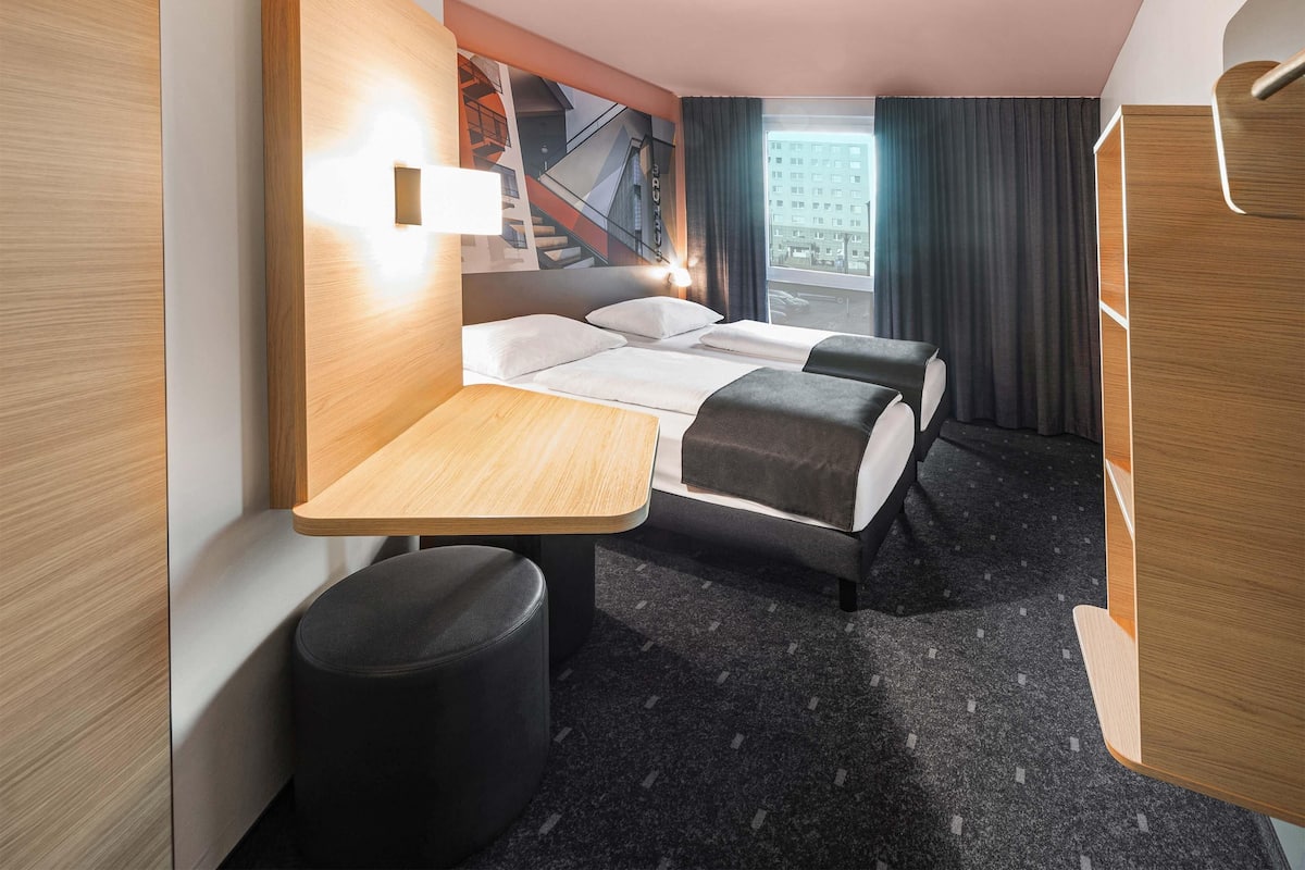 Twin Room | Desk, laptop workspace, soundproofing, free WiFi