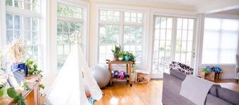 Gorgeous home in historic downtown Sandwich with hot tub/sauna