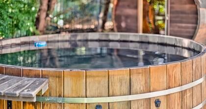 Gorgeous home in historic downtown Sandwich with hot tub/sauna