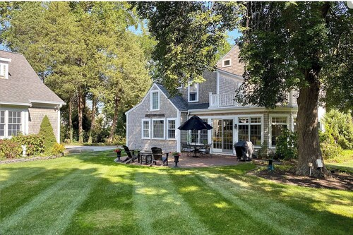 Gorgeous home in historic downtown Sandwich with hot tub/sauna