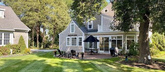 Gorgeous home in historic downtown Sandwich with hot tub/sauna