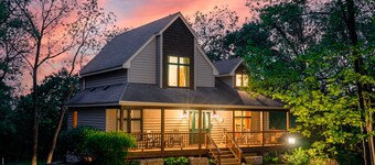 Relaxing Retreat with Hot Tub and Fire Pit
