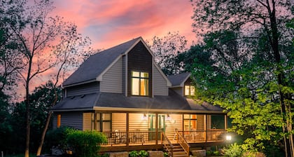 Relaxing Retreat with Hot Tub and Fire Pit