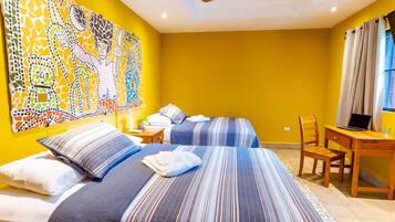 Quarto casal luxo, 2 camas de casal | 1 quarto, escrivaninha, roupa de cama