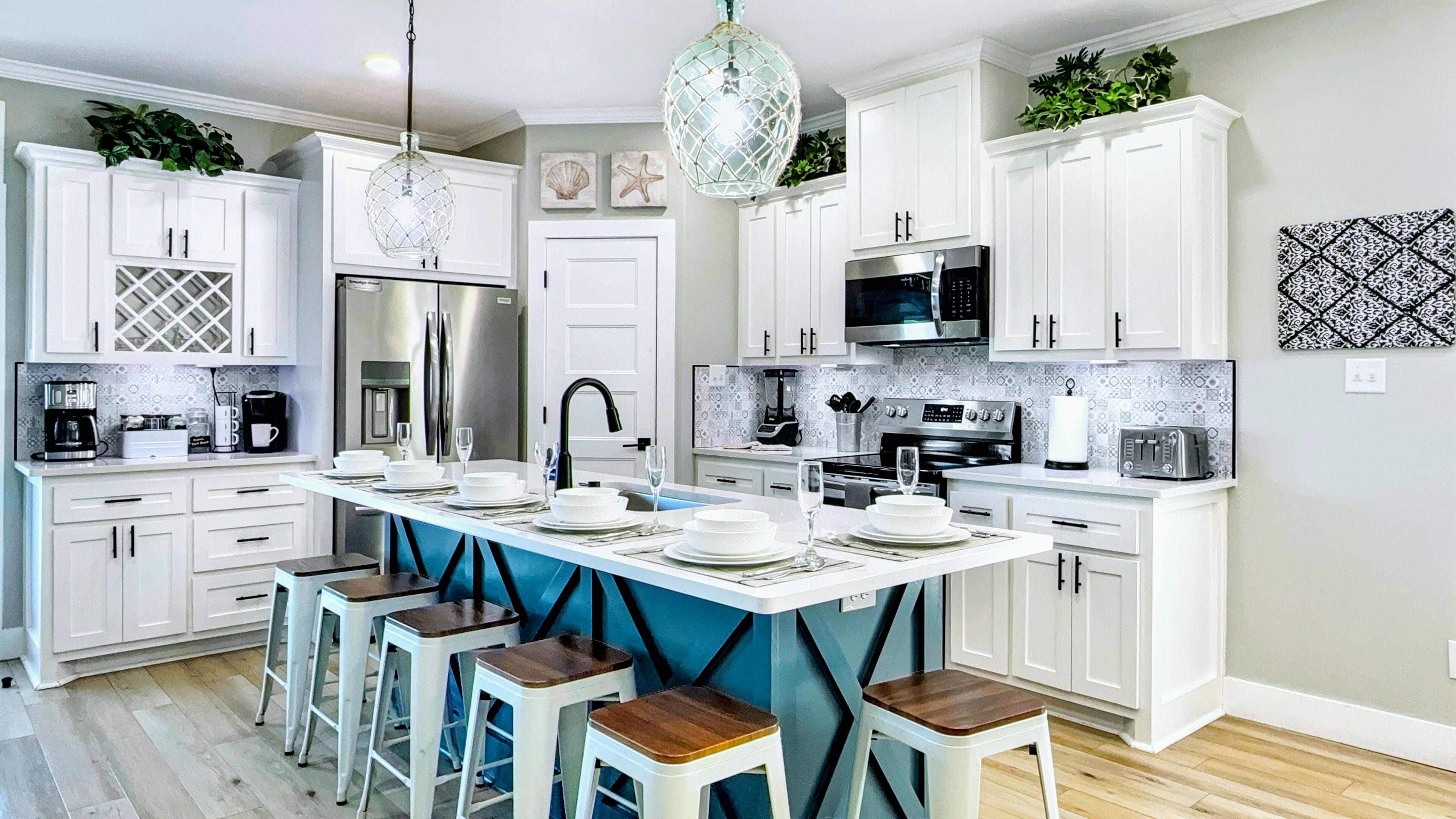 Kylskåp, mikrovågsugn, ugn och spishäll