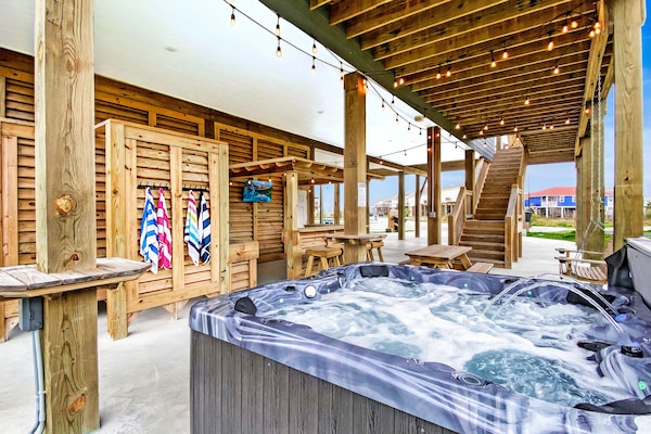 Lavish Hot Tub: 7-person, LED, Bluetooth speakers, 51 jets for full-body massage