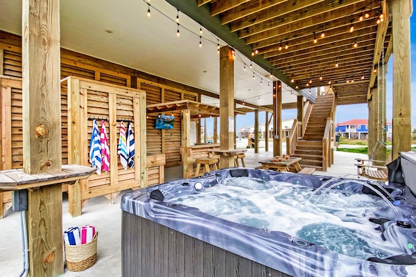 Lavish Hot Tub: 7-person, LED, Bluetooth speakers, 51 jets for full-body massage