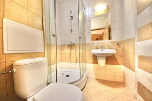 Dusche, Handtücher, Seife, Toilettenpapier