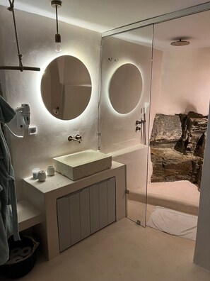 Hair dryer, towels, soap, shampoo - Private Heated Pool Palia Mandra (Tinos)