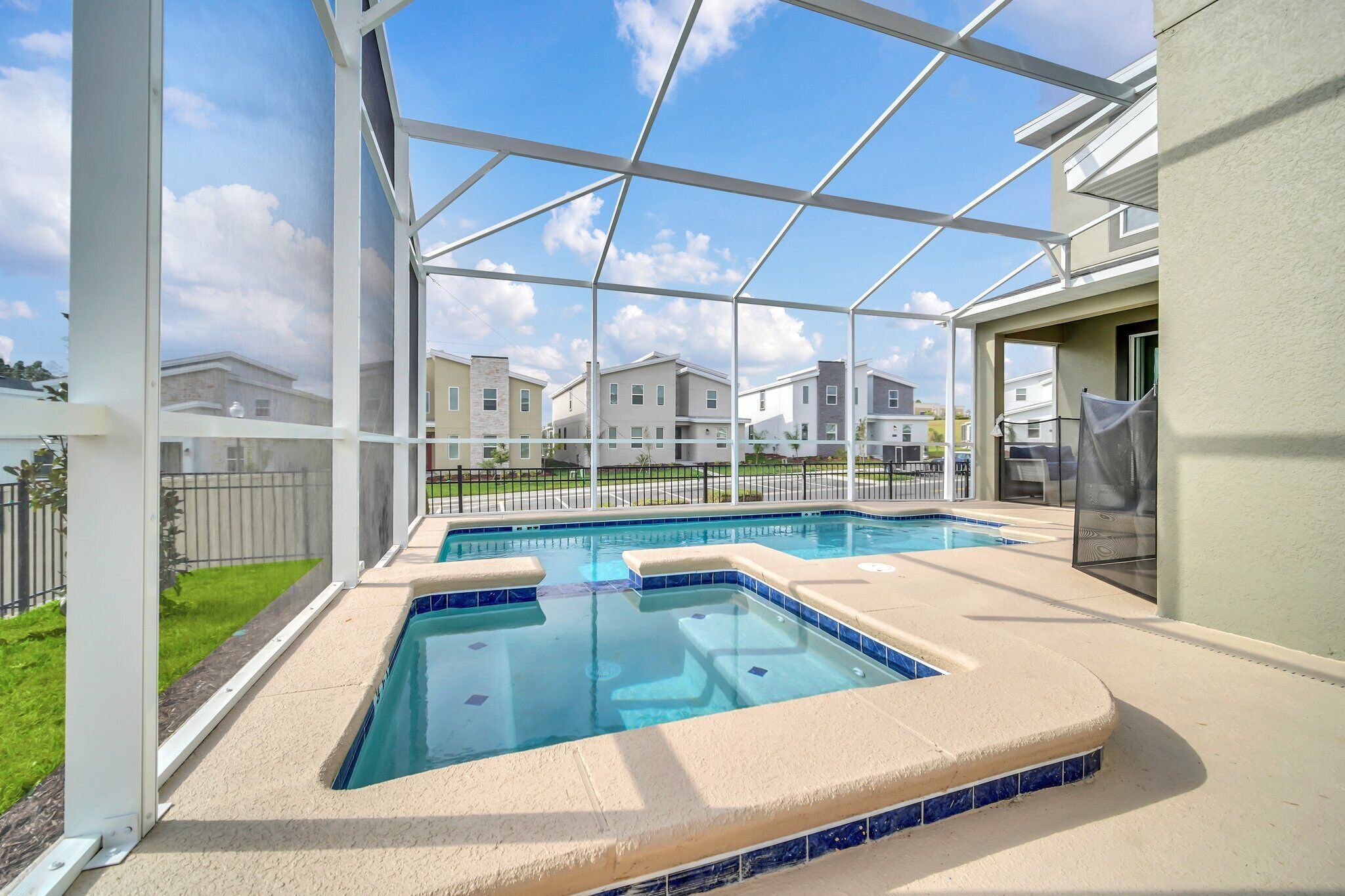 Beautiful 5Bed Pool Home with Game Room-9085SHD
